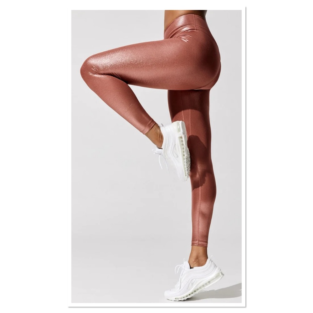 The Nike One Tight Fit Mid Rise 7/8 Length Shimmer Leggings Sz S Polyester Blend